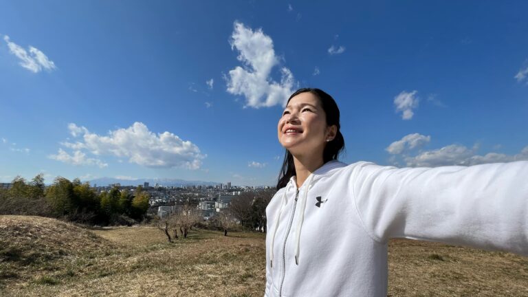 真っ青な空と綿菓子のような雲の下、春の息吹に包まれて！（2022.03.02） | 横浜市会議員 田中ゆき 公式Web（青葉区選出）