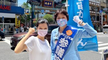 横浜中華街の青い門と青空、宇宙かあさんブルーのベストマッチング！（2022.05.28）