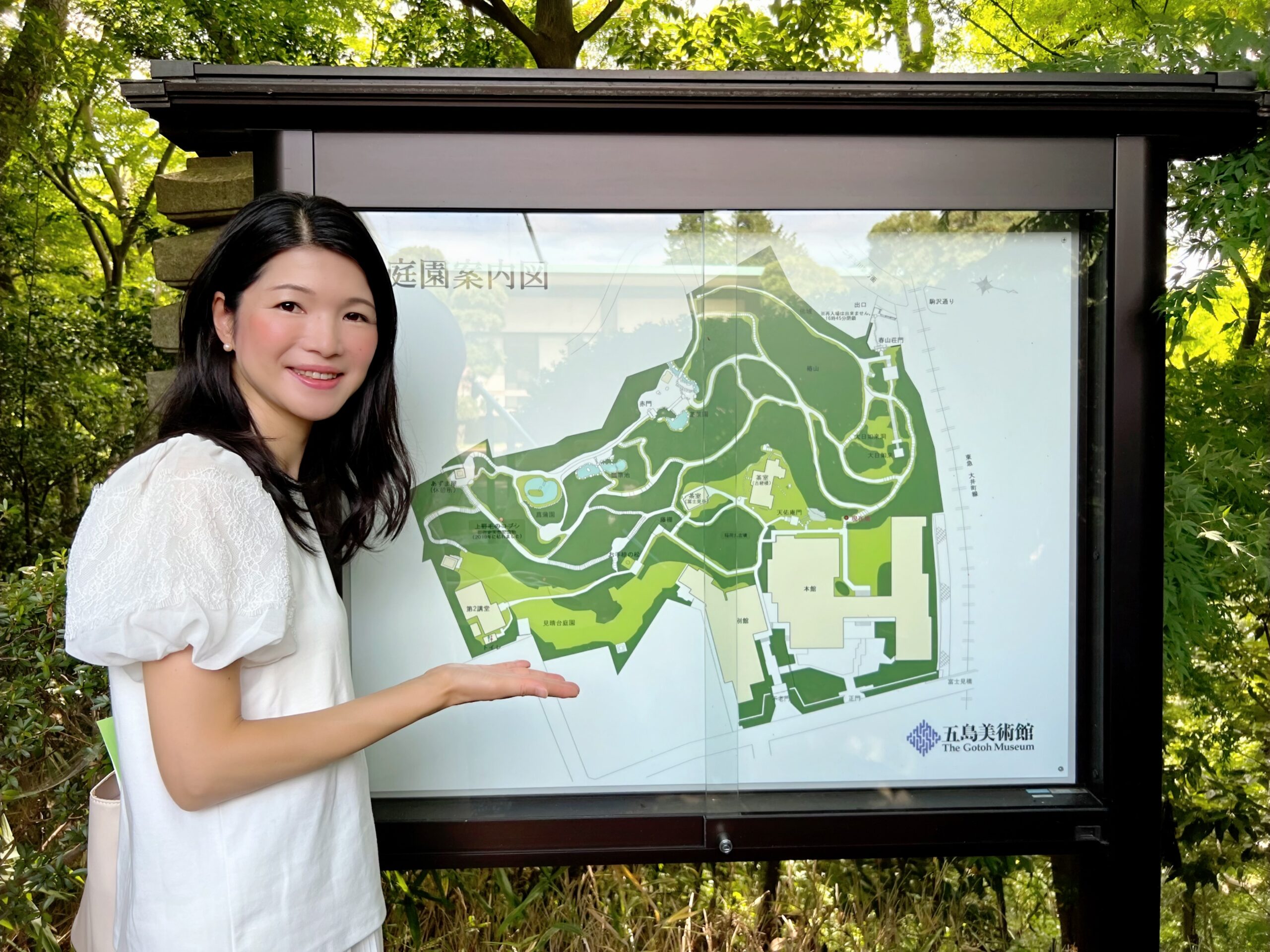 五島まさを　箱根路物語「緑陰の中を」2018年8月制作 旋转的门Vol.4✧ 牛平安代👼 今天介绍一位很喜爱的木雕艺术家。 牛平安